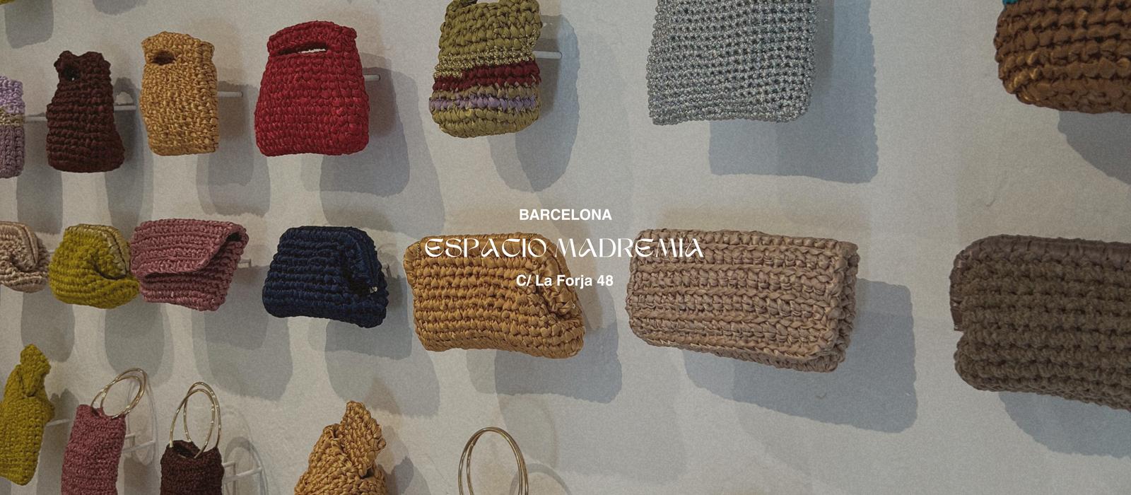 Madremia — pared de bolsos de crochet artesanales