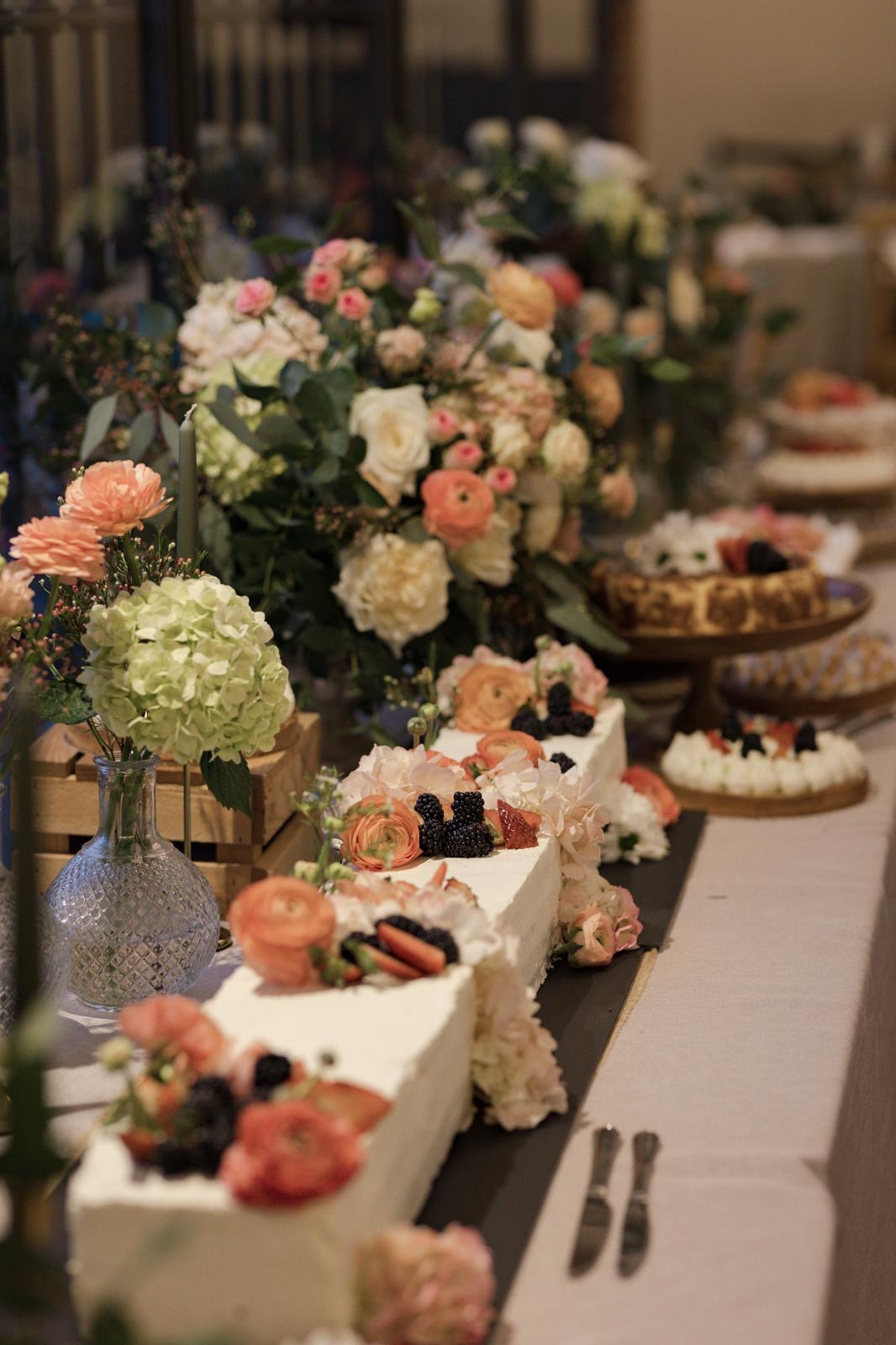 MO en la Cocina — mesa de postres de noche