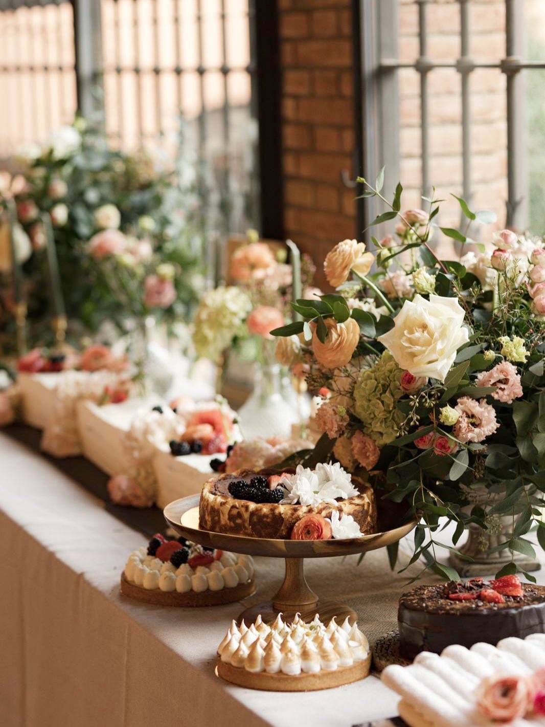 MO en la Cocina — mesa de postres